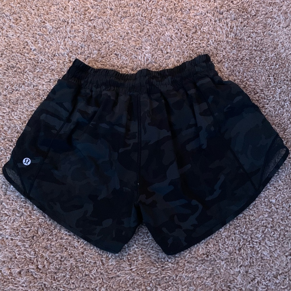 lululemon camo shorts size 4 length 4